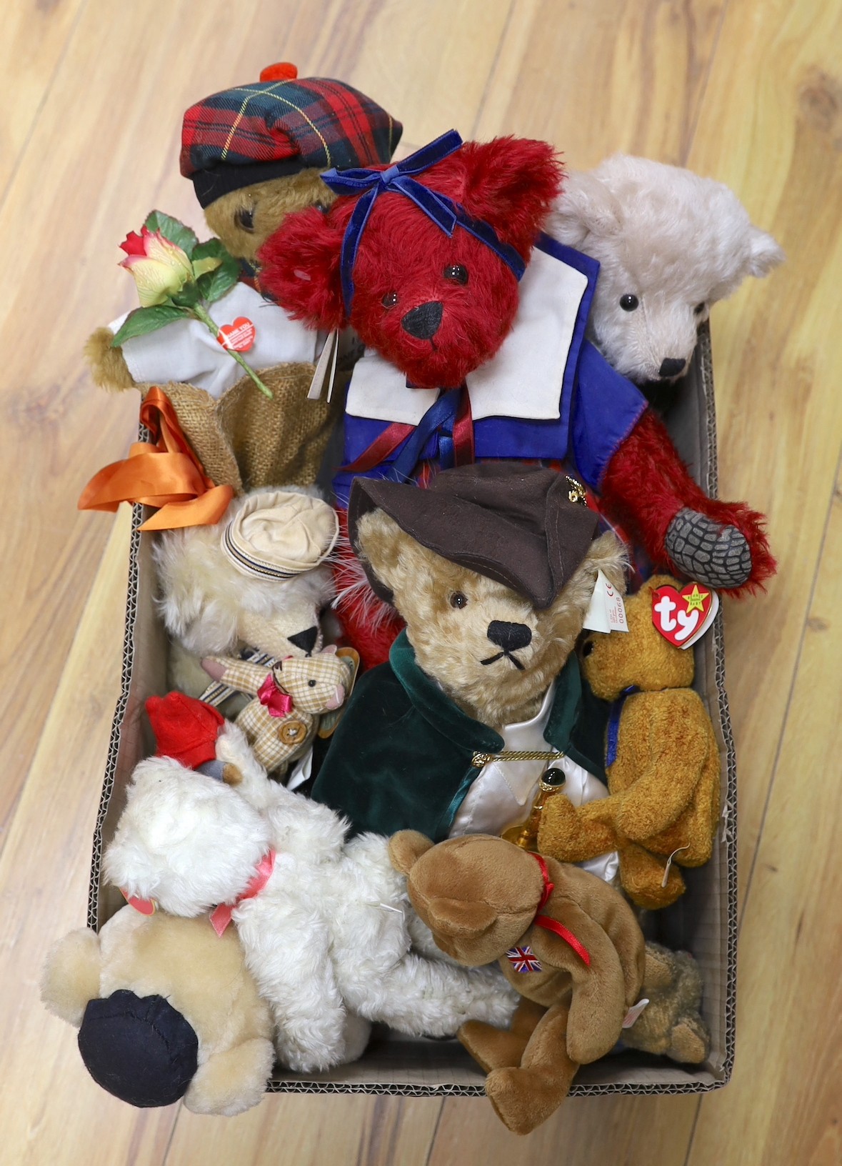 Eleven assorted modern limited edition bears and others including limited edition Steiff Buccaneer